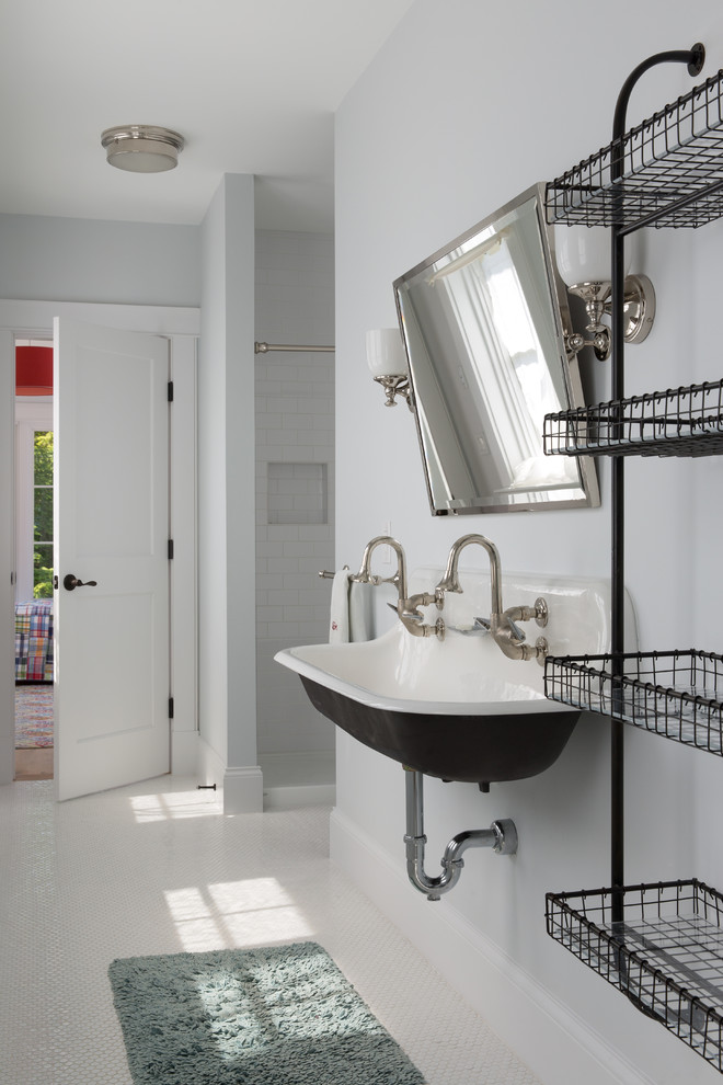 Exempel på ett stort lantligt en-suite badrum, med grå väggar, ett undermonterat badkar, en öppen dusch, grå kakel, stenkakel, marmorgolv och ett avlångt handfat