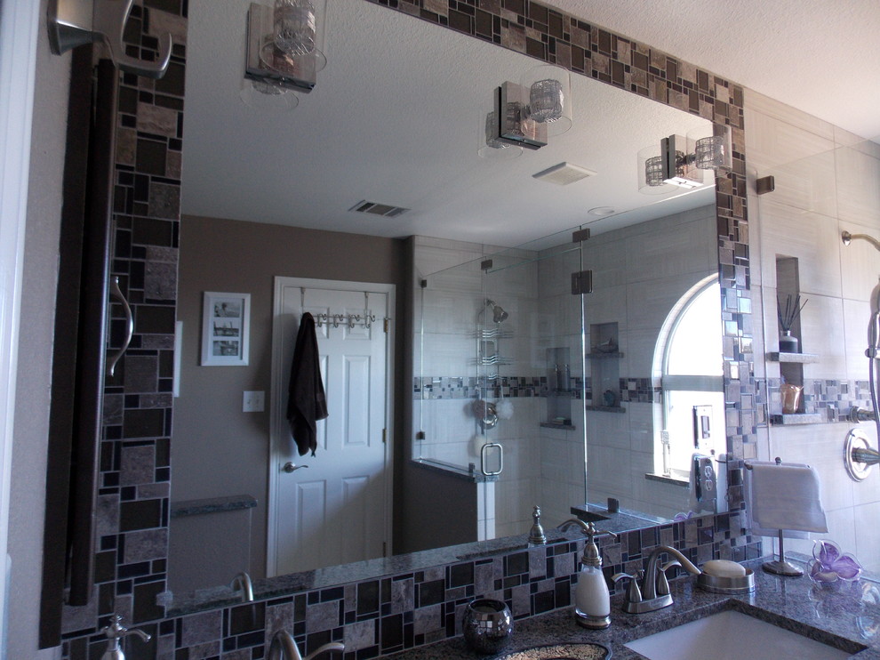 Idées déco pour une salle de bain principale contemporaine en bois foncé de taille moyenne avec un placard avec porte à panneau encastré, une douche d'angle, WC séparés, mosaïque, un mur gris, un lavabo encastré, un plan de toilette en granite, un carrelage gris et un sol en carrelage de porcelaine.