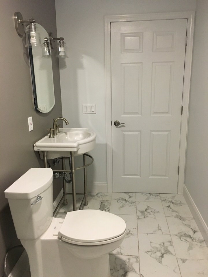 Immagine di una stanza da bagno boho chic con doccia aperta