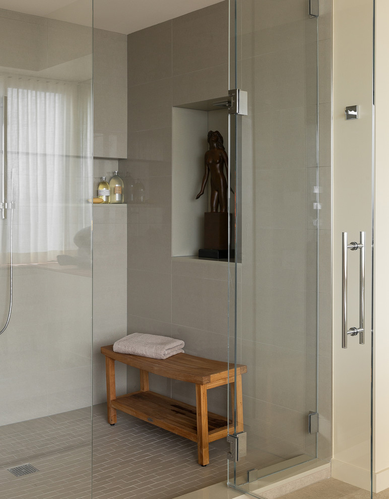 This is an example of a contemporary ensuite bathroom in Seattle.