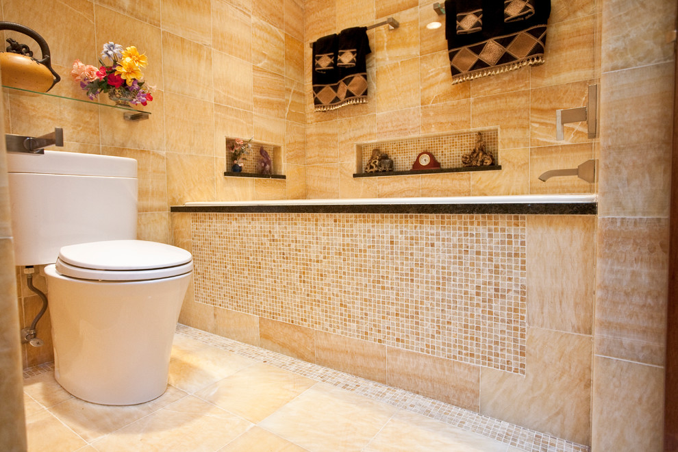 Cette photo montre une grande salle de bain principale asiatique en bois foncé avec une vasque, un placard à porte plane, un plan de toilette en granite, une baignoire posée, une douche double, WC séparés, un carrelage jaune, un carrelage de pierre, un mur jaune et un sol en carrelage de terre cuite.