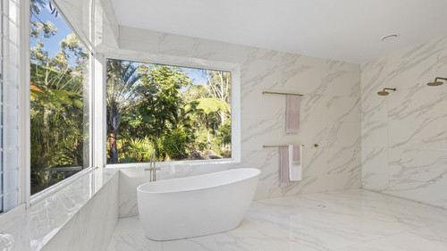 wet room bathroom with no glass