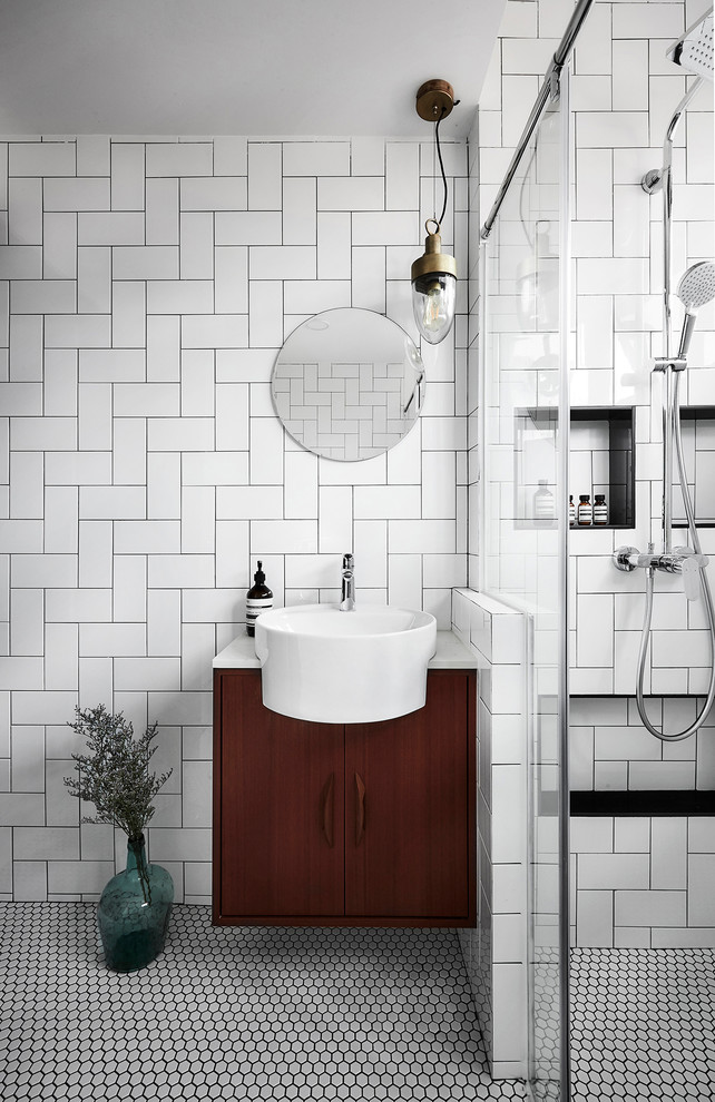 Foto på ett skandinaviskt badrum