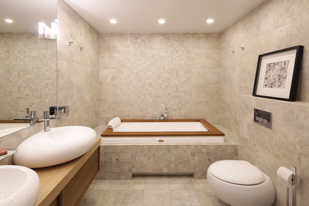Cette image montre une salle de bain design avec WC suspendus.