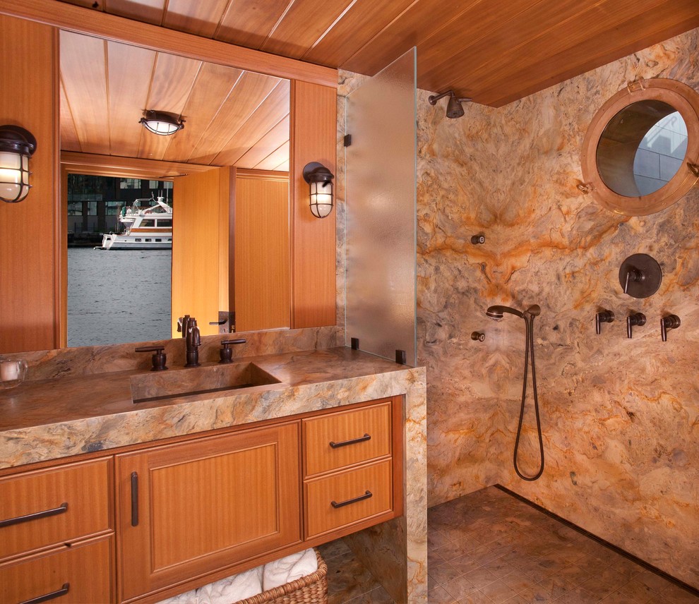 Идея дизайна: ванная комната в морском стиле с фасадами цвета дерева среднего тона, душем в нише, разноцветной плиткой, разноцветными стенами, душевой кабиной, монолитной раковиной, разноцветным полом, открытым душем, разноцветной столешницей и окном