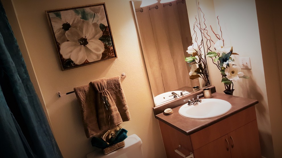 Kleines Modernes Badezimmer En Suite in Austin