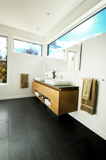 Inspiration for a contemporary bathroom remodel in Toronto