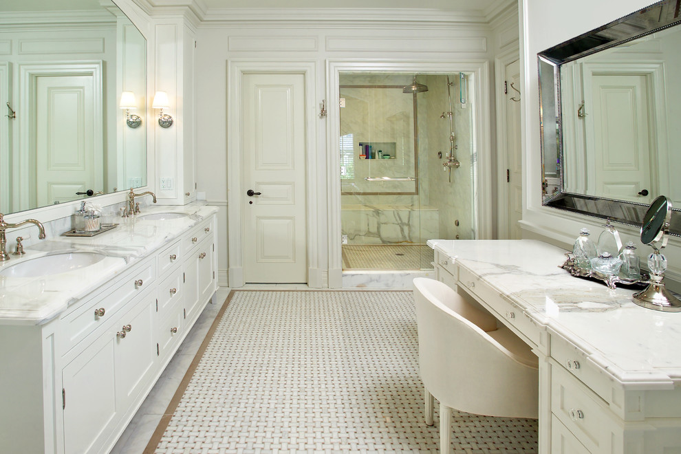 Свежая идея для дизайна: ванная комната в классическом стиле с угловым душем - отличное фото интерьера