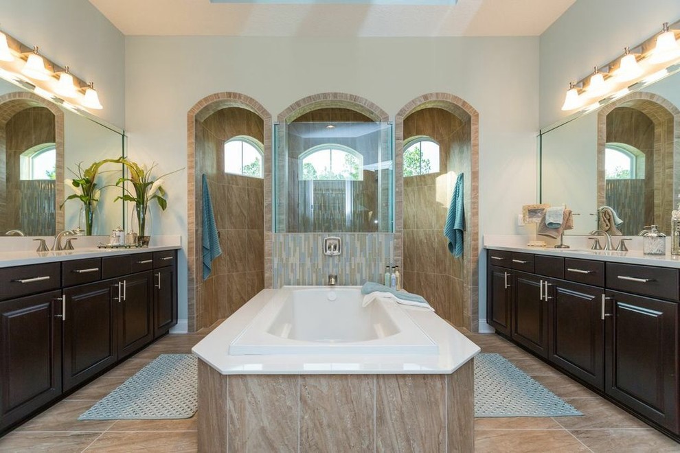 Design ideas for a traditional bathroom in Jacksonville.