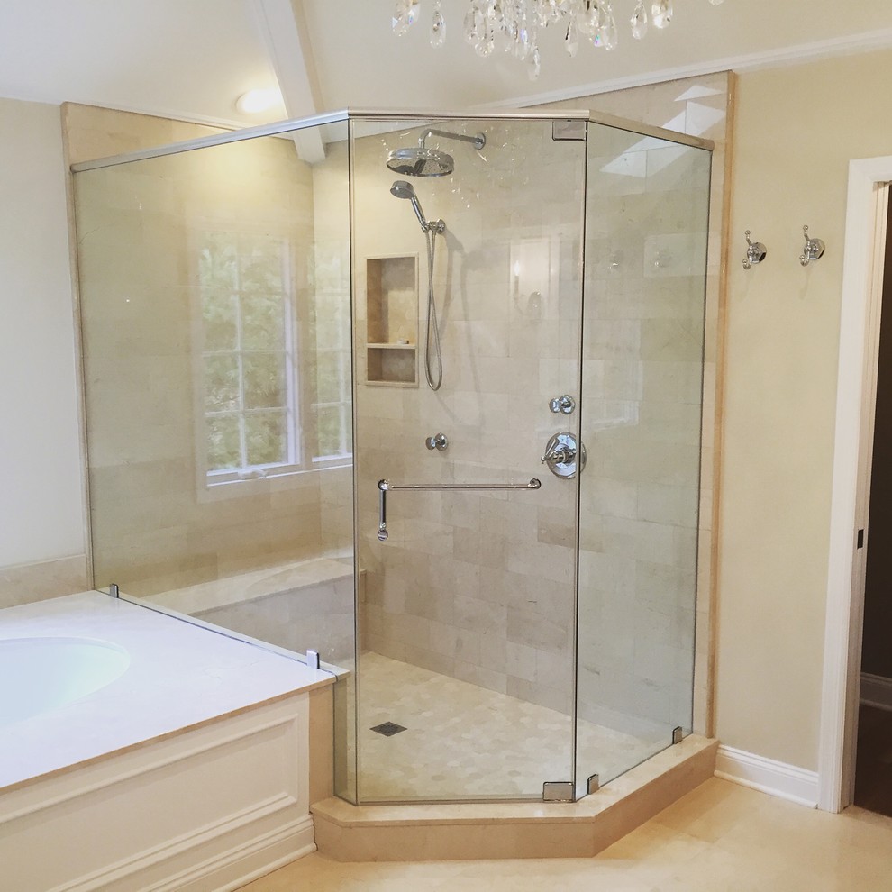 Esempio di una stanza da bagno padronale chic di medie dimensioni con lavabo sottopiano, ante con riquadro incassato, ante in legno bruno, vasca sottopiano, doccia ad angolo, WC monopezzo e pareti beige