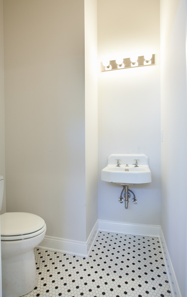 Ispirazione per una piccola stanza da bagno bohémian con pistrelle in bianco e nero, piastrelle in ceramica, pavimento con piastrelle a mosaico e lavabo sospeso
