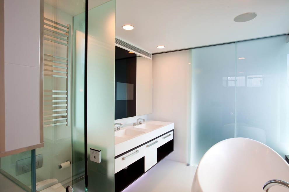 Frameless Shower Screens made from Opaque Glass Moderne Salle de