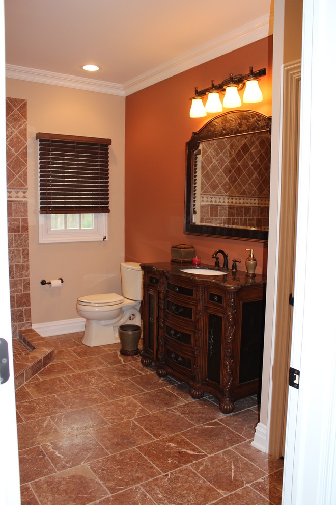 Пример оригинального дизайна: ванная комната среднего размера в классическом стиле с врезной раковиной, темными деревянными фасадами, столешницей из гранита, угловым душем, раздельным унитазом, коричневой плиткой, керамической плиткой, полом из керамической плитки и душевой кабиной