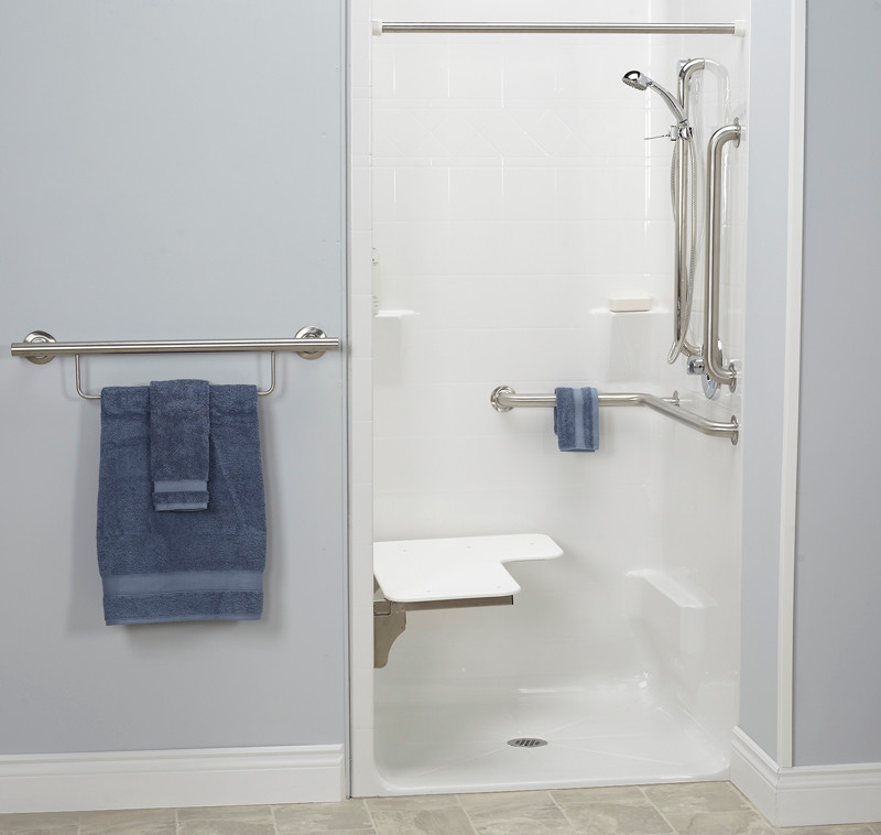 Modern inredning av ett mellanstort badrum med dusch, med en kantlös dusch, grå väggar, linoleumgolv, beiget golv och dusch med duschdraperi