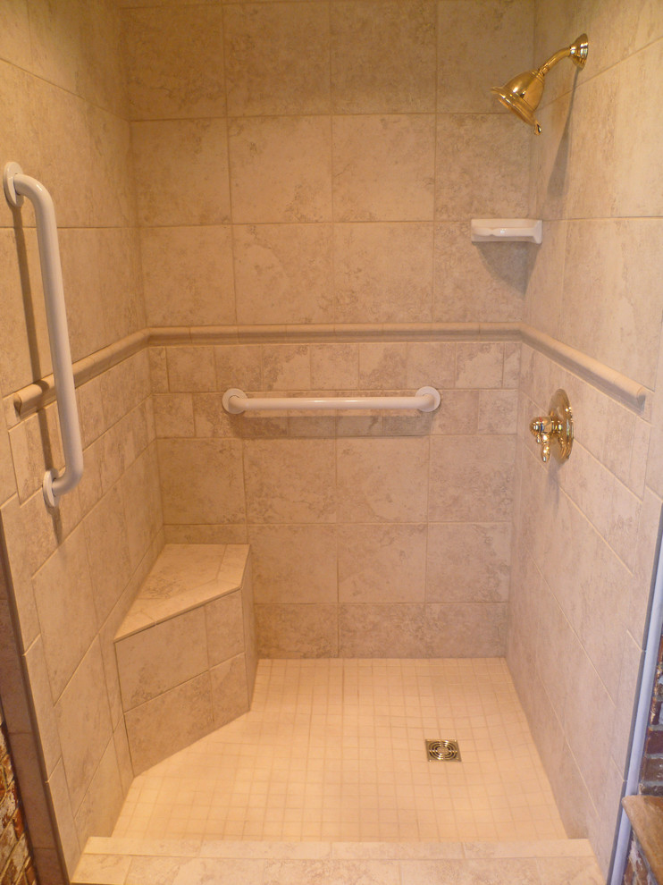 Example of a classic bathroom design in Indianapolis