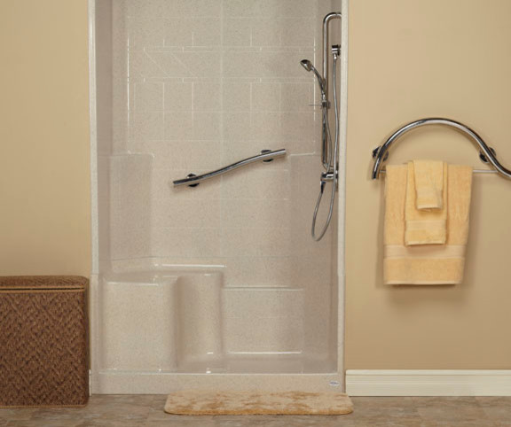 Idéer för att renovera ett funkis badrum, med en dusch i en alkov, gula väggar och linoleumgolv