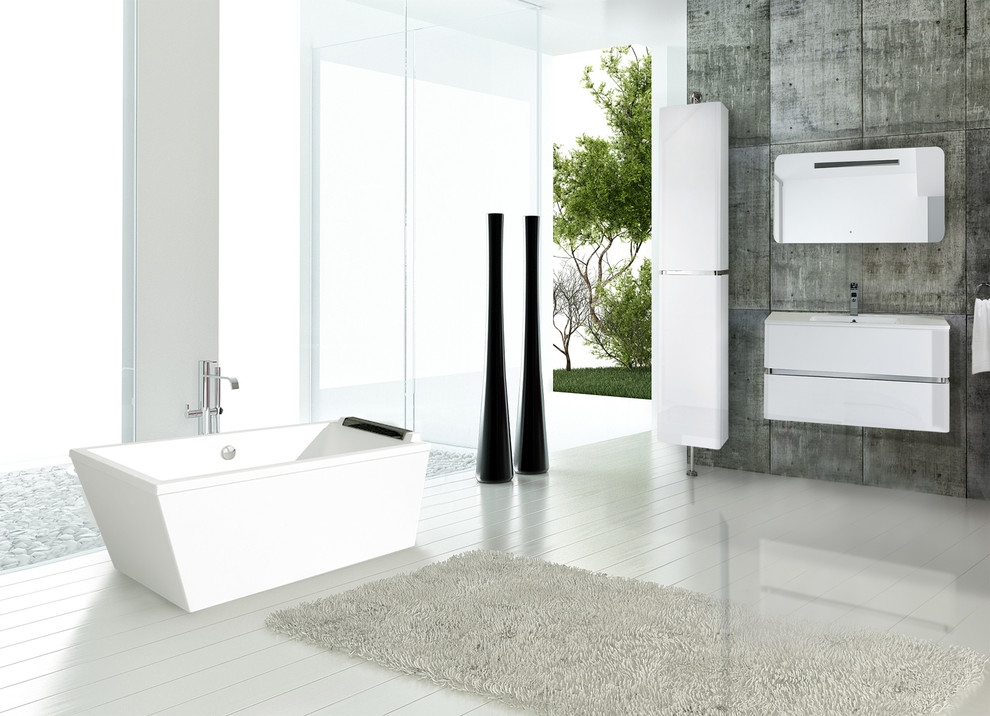 Immagine di una grande stanza da bagno padronale moderna con vasca freestanding