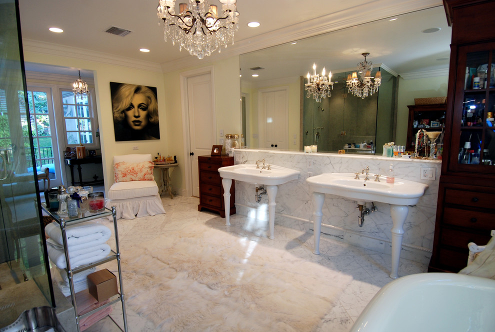 Design ideas for a classic bathroom in Los Angeles with a console sink.
