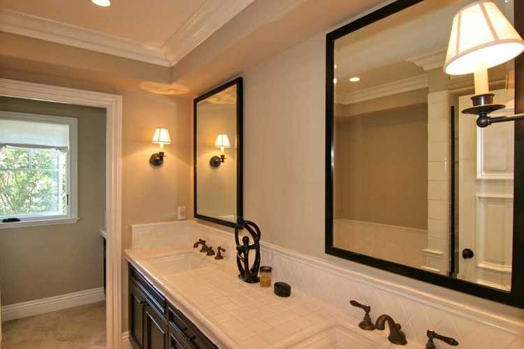 Elegant bathroom photo in Orange County