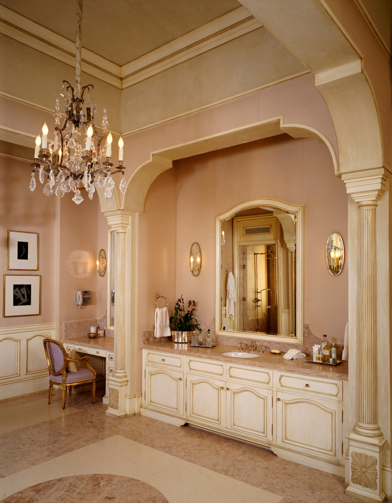 Inspiration for a timeless bathroom remodel in Los Angeles