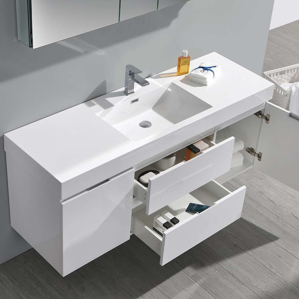 Ispirazione per una grande stanza da bagno padronale minimalista con ante lisce, ante bianche, lavabo integrato e top bianco