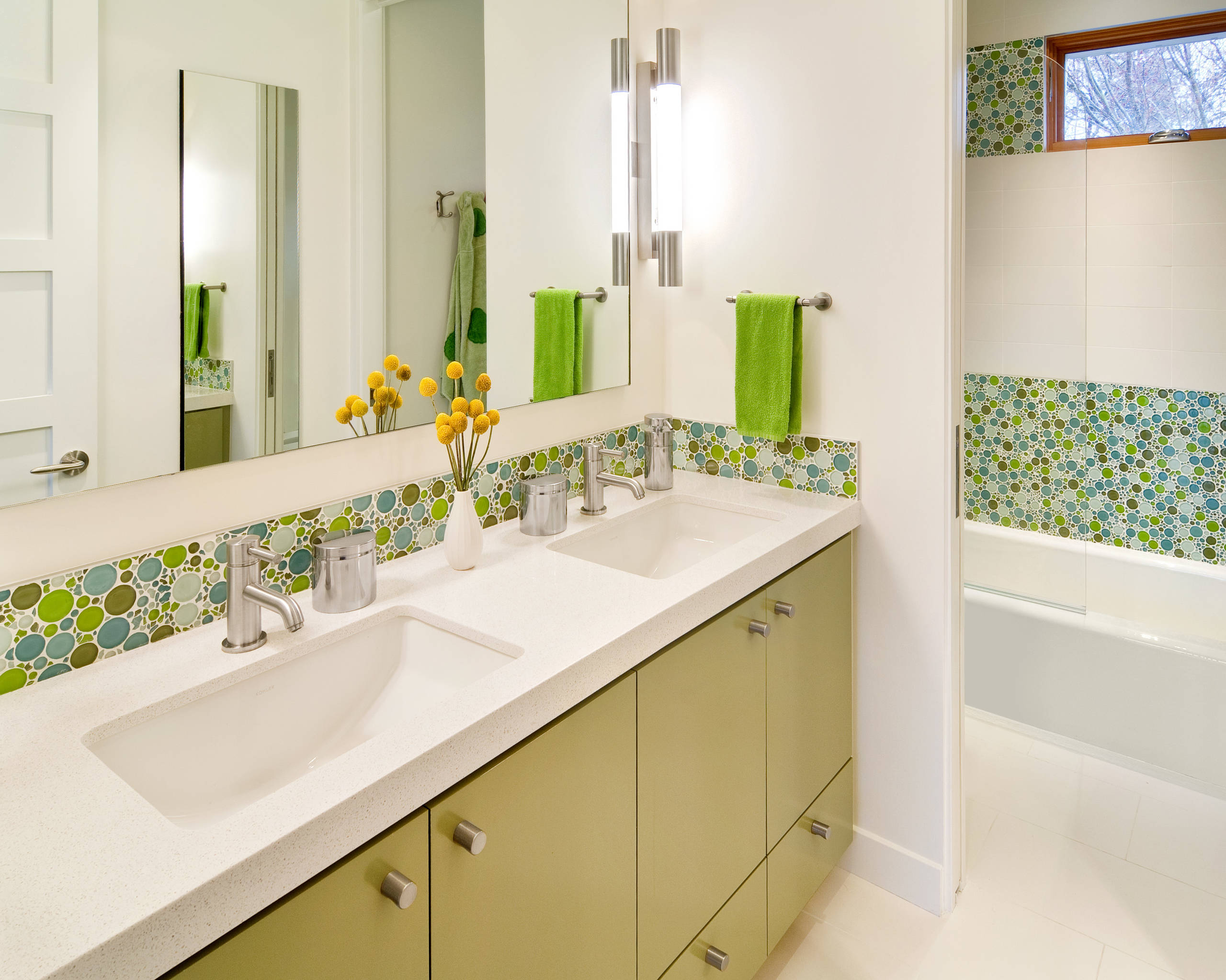 75 Beautiful Green Kids' Bathroom Pictures & Ideas - January, 2022 | Houzz