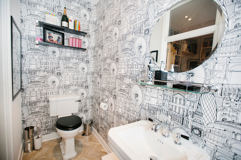 ロンドンにあるコンテンポラリースタイルのおしゃれな浴室 (分離型トイレ) の写真
