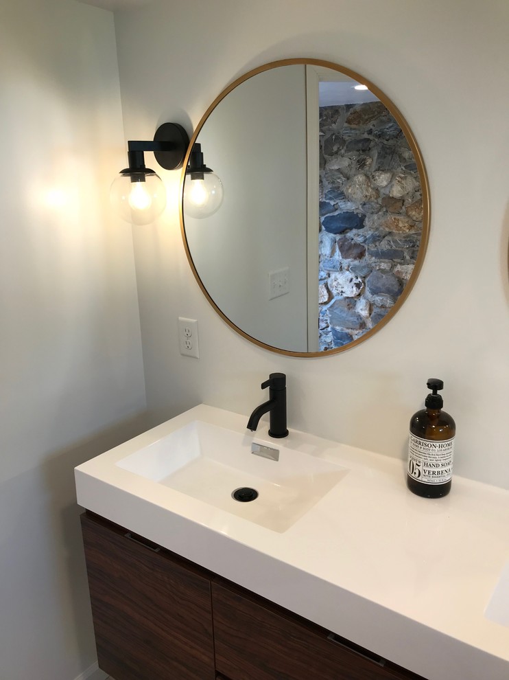 Photo of a medium sized midcentury ensuite bathroom in Other with flat-panel cabinets, medium wood cabinets, metro tiles, an integrated sink, solid surface worktops and white worktops.