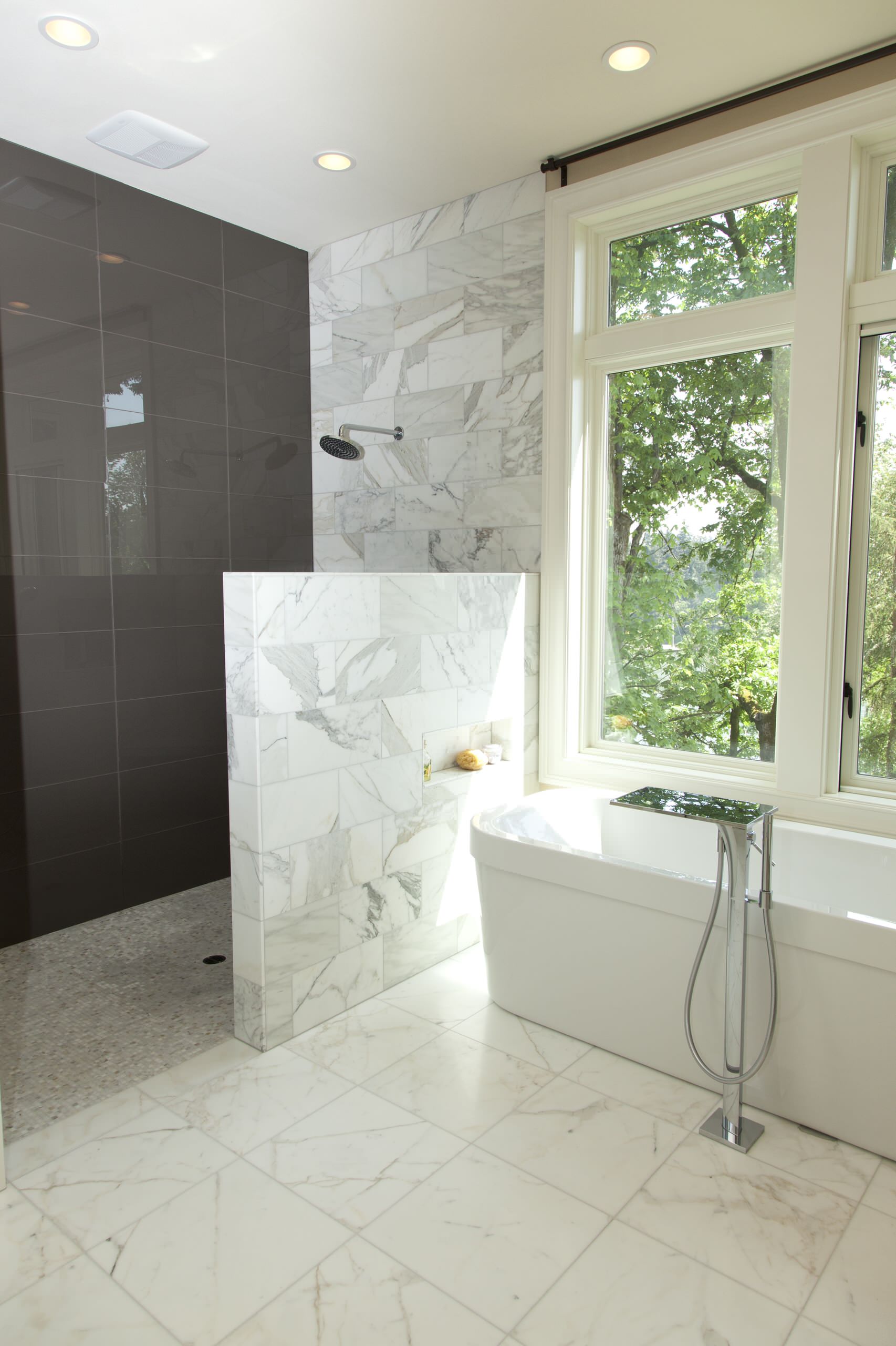 75 Moderne Badezimmer mit offener Dusche Ideen & Bilder - September 2023 |  Houzz DE