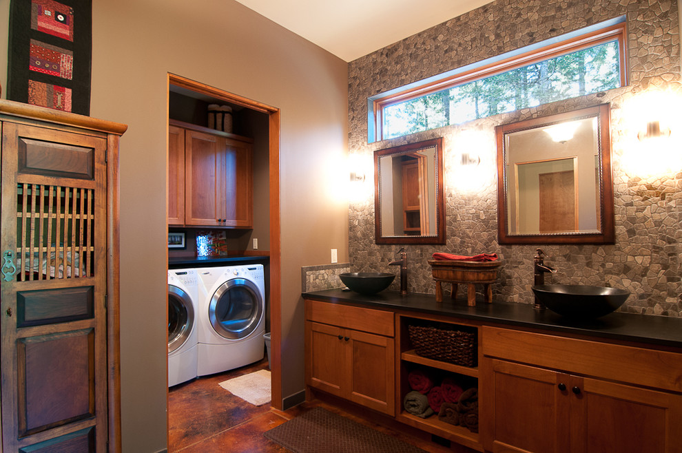 Свежая идея для дизайна: ванная комната со стиральной машиной в стиле неоклассика (современная классика) - отличное фото интерьера