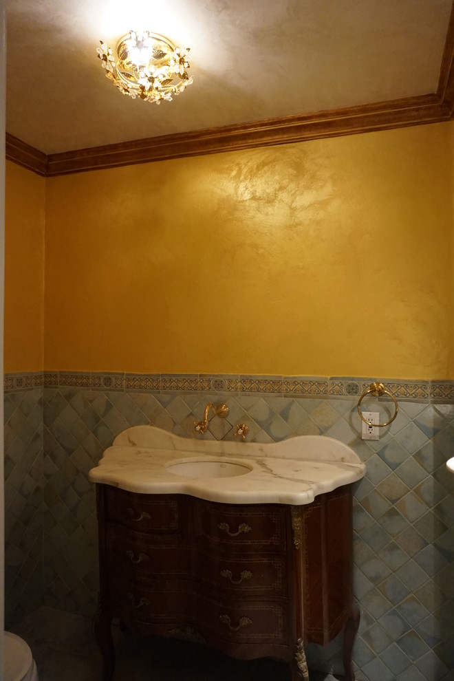 Esempio di una piccola stanza da bagno con doccia minimalista con lavabo integrato, consolle stile comò, ante in legno bruno, top in marmo, piastrelle bianche, piastrelle in terracotta, pareti gialle e pavimento con piastrelle a mosaico