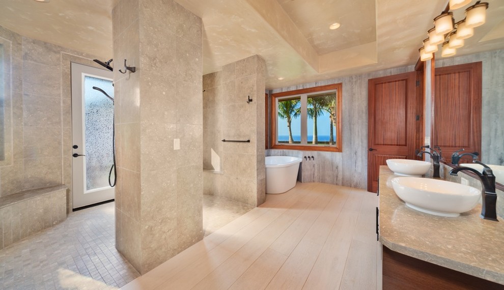 На фото: ванная комната в стиле модернизм с полом из керамогранита