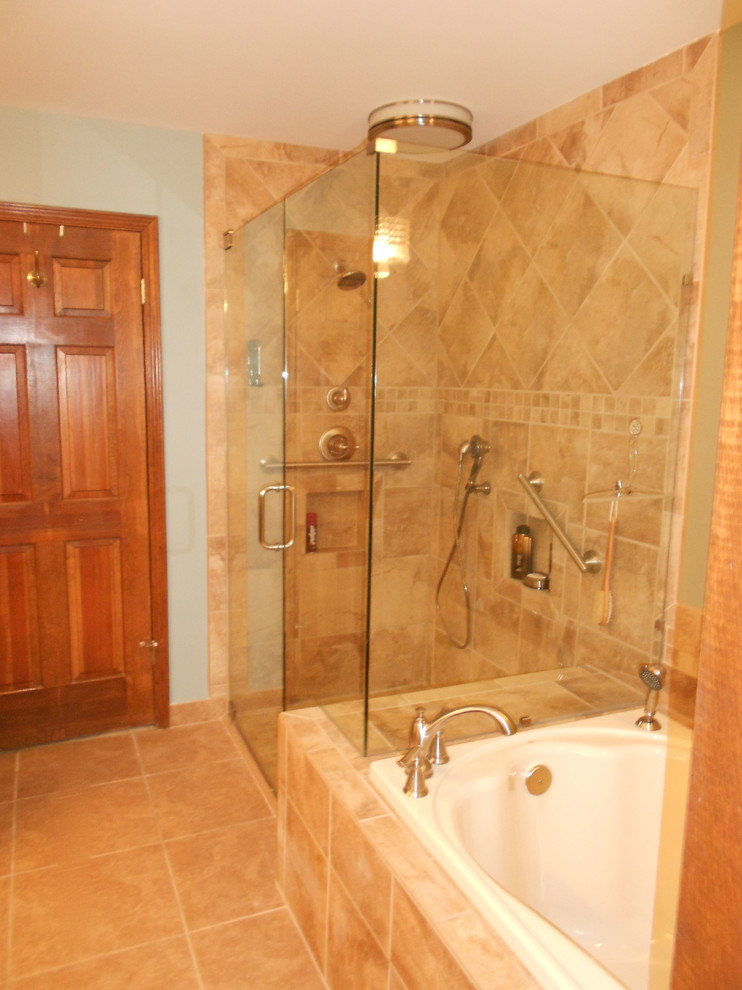 Cette photo montre une salle de bain chic en bois brun avec un lavabo intégré, un placard avec porte à panneau encastré, un plan de toilette en surface solide, une baignoire posée, une douche à l'italienne, WC séparés, un carrelage beige et des carreaux de porcelaine.