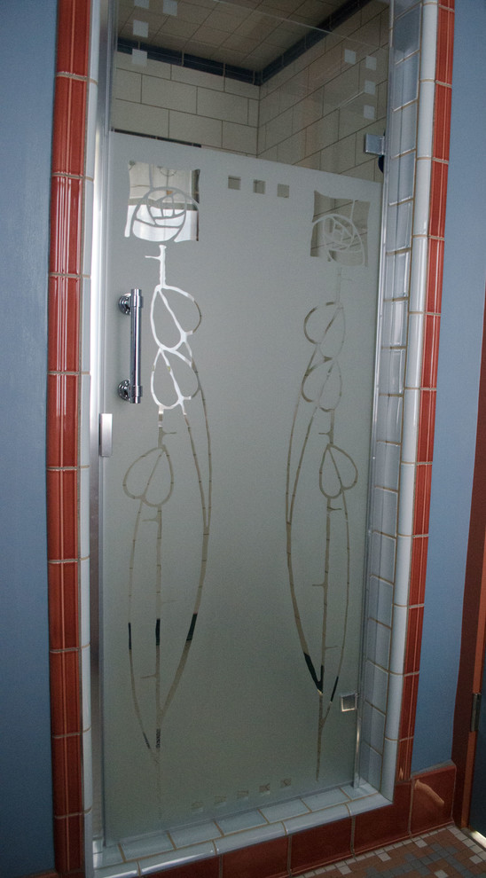 Idee per una stanza da bagno mediterranea di medie dimensioni con doccia alcova
