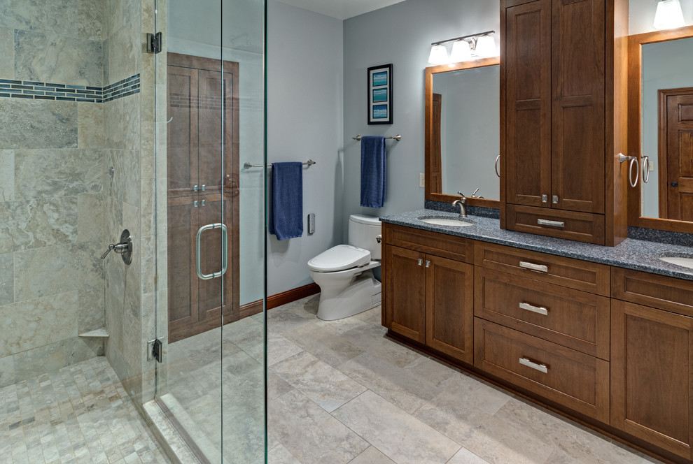 Cette photo montre une salle de bain principale chic en bois brun de taille moyenne avec un placard à porte plane, une douche d'angle, WC séparés, un carrelage multicolore, des carreaux de porcelaine, un mur bleu, un sol en carrelage de porcelaine, un lavabo encastré et un plan de toilette en quartz modifié.