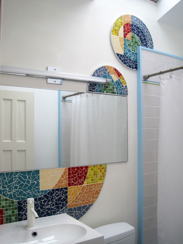 Idéer för att renovera ett litet funkis badrum, med mosaik