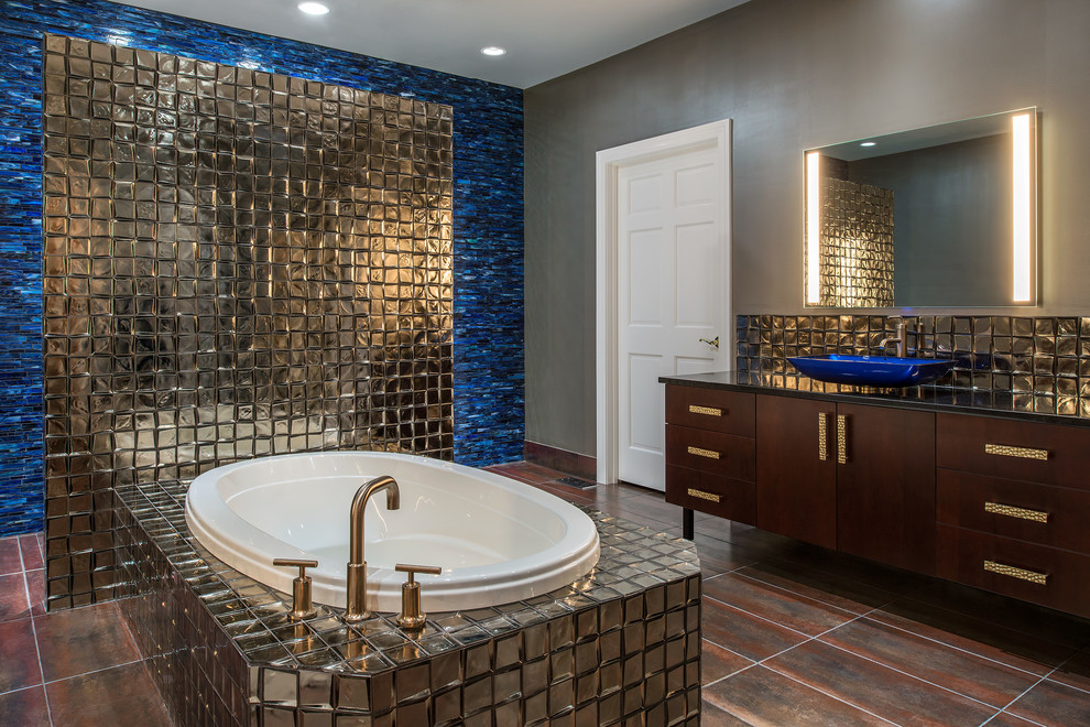 Inspiration for a contemporary bathroom in St Louis.