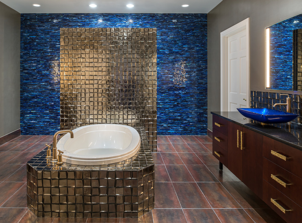 Foto di una stanza da bagno contemporanea con top in granito