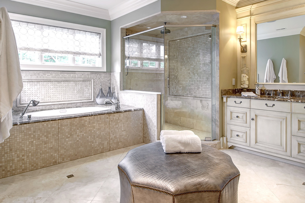 Esempio di una stanza da bagno chic con lavabo sottopiano, ante con bugna sagomata, ante beige, vasca sottopiano, doccia alcova, piastrelle beige e piastrelle a mosaico