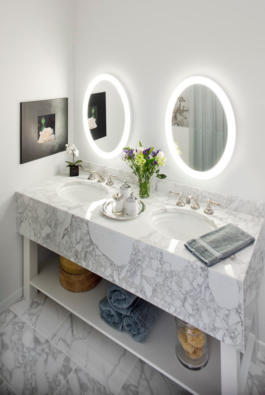 Inspiration for a modern bathroom remodel in Minneapolis