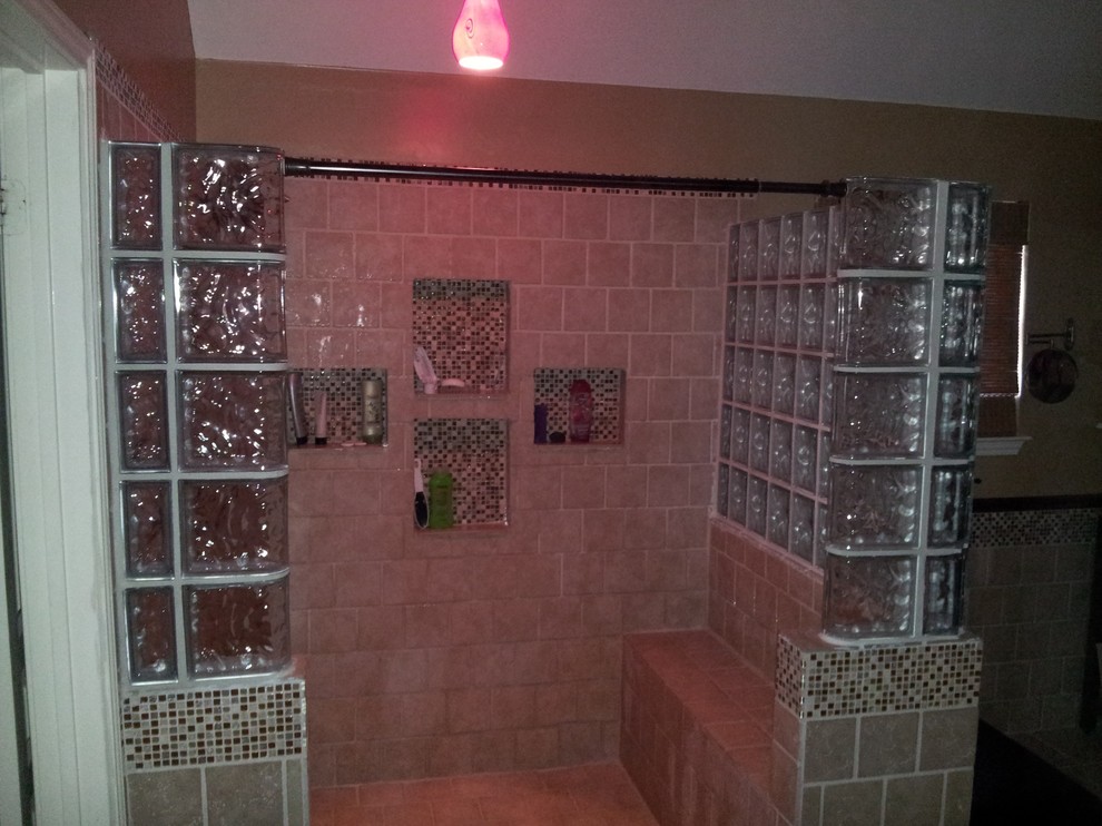 Uriges Badezimmer in Austin