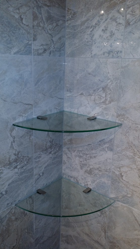 Foto di una stanza da bagno padronale moderna di medie dimensioni con doccia ad angolo