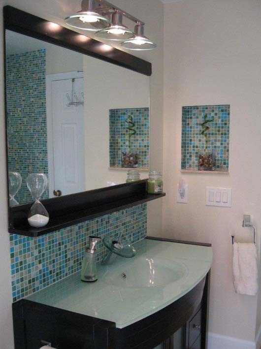 Example of an island style bathroom design in Miami