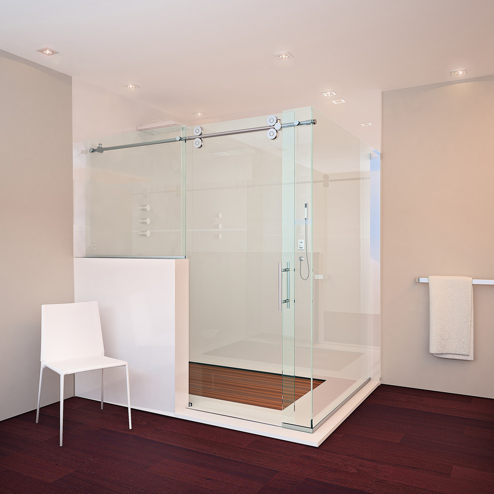 Immagine di un'ampia stanza da bagno padronale contemporanea con doccia ad angolo, piastrelle bianche, lastra di vetro, pareti verdi e pavimento in legno massello medio