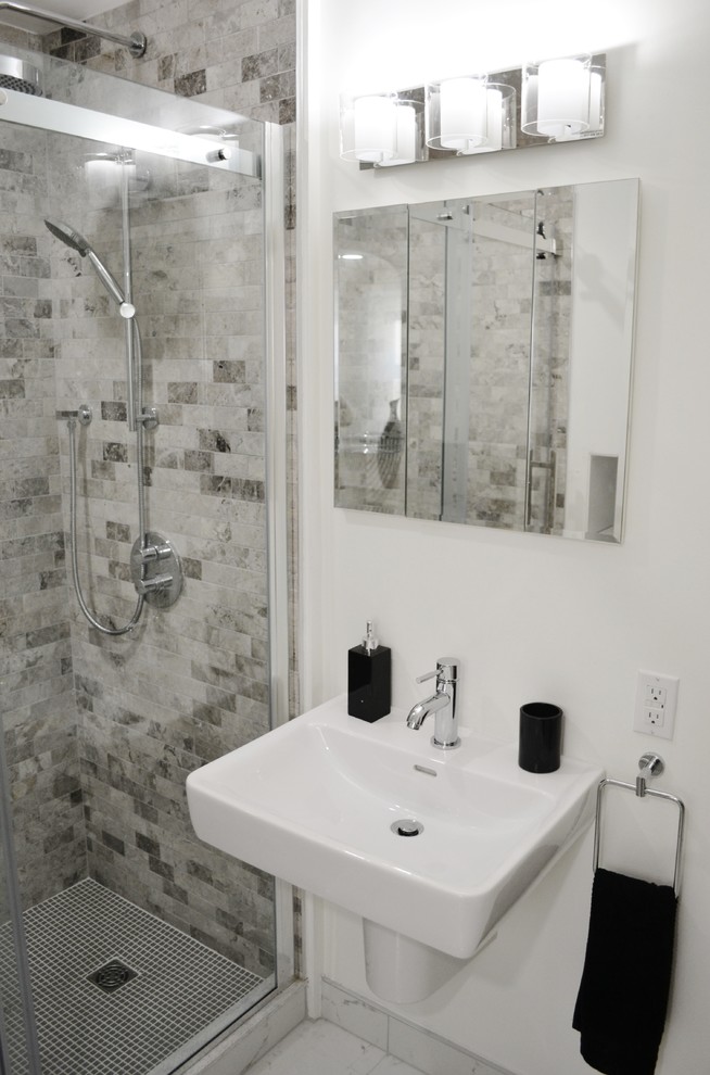 This is an example of a modern bathroom in Ottawa.