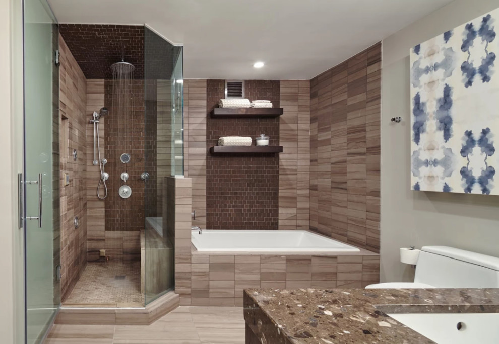 Пример оригинального дизайна: большая главная ванная комната в современном стиле с накладной ванной, угловым душем, коричневой плиткой, керамогранитной плиткой, серыми стенами, полом из керамогранита, врезной раковиной, столешницей терраццо, бежевым полом и душем с распашными дверями