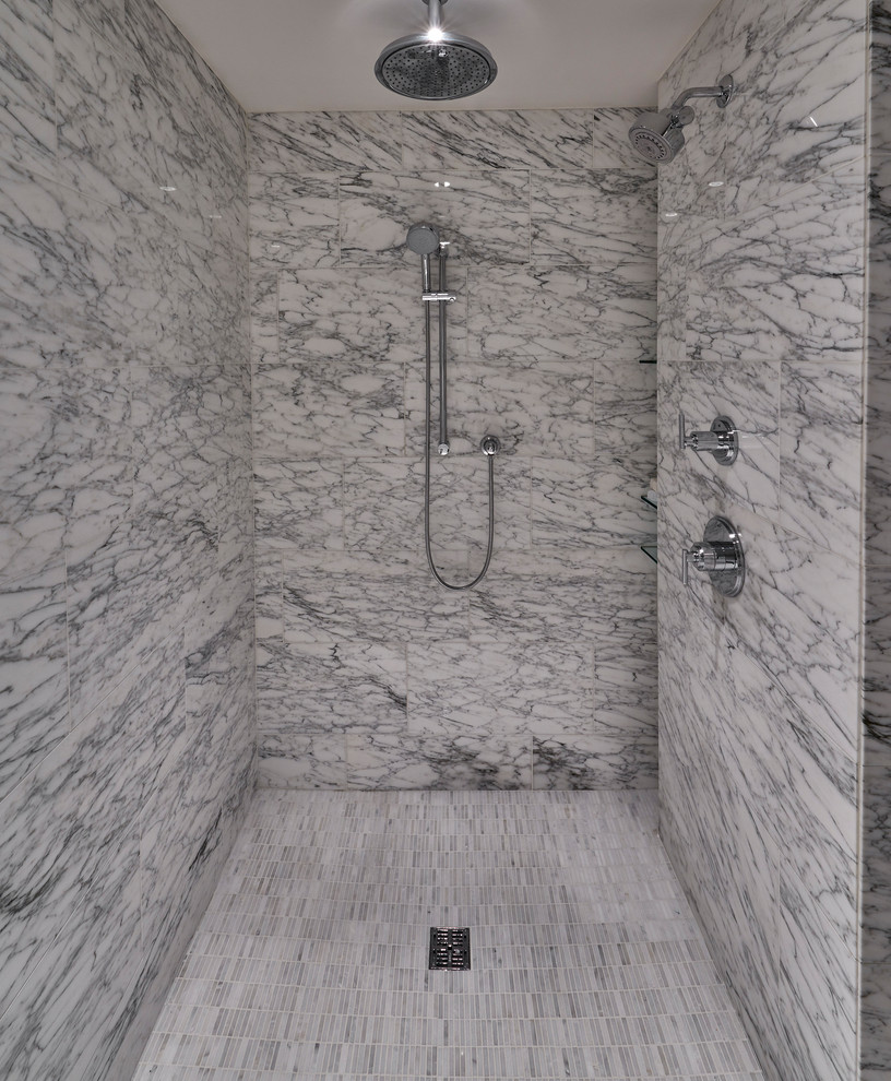 Imagen de cuarto de baño principal tradicional renovado sin sin inodoro con suelo con mosaicos de baldosas y ducha con puerta con bisagras