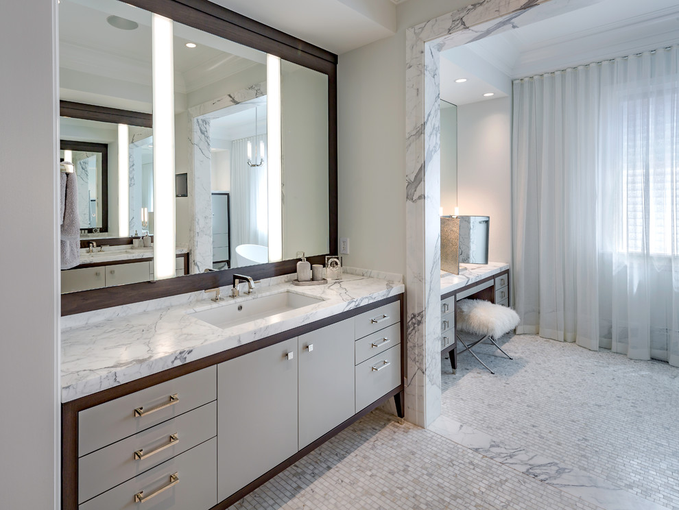 Idee per una stanza da bagno padronale contemporanea con consolle stile comò e lavabo sottopiano