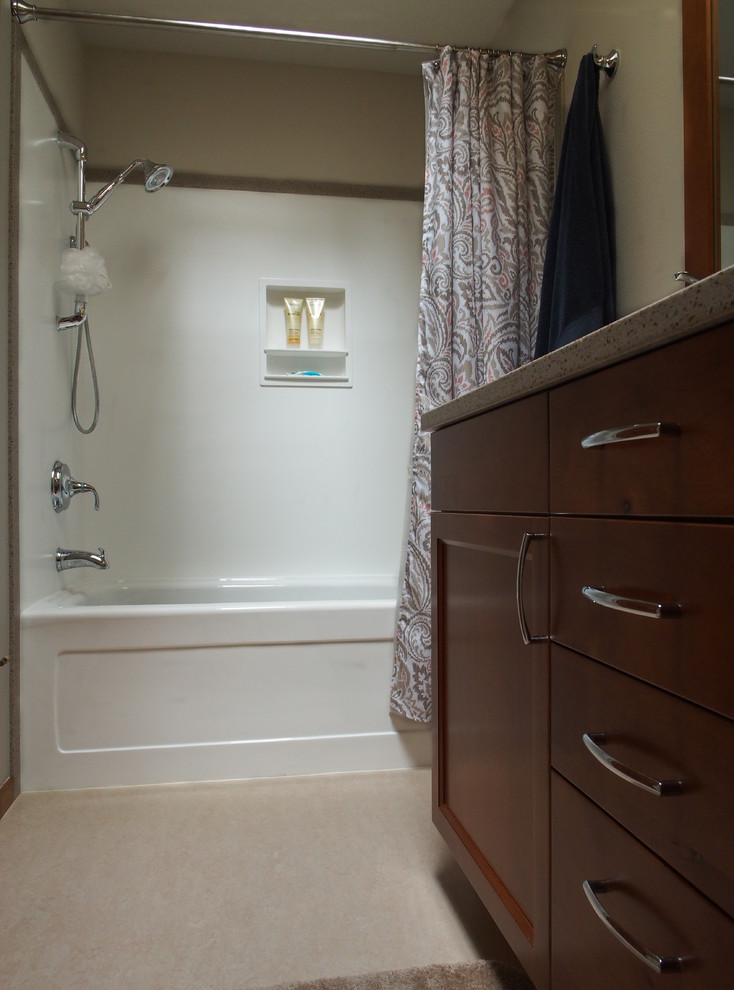 Idée de décoration pour une salle d'eau tradition en bois brun de taille moyenne avec un lavabo encastré, un placard avec porte à panneau encastré, un plan de toilette en surface solide, une baignoire en alcôve, un combiné douche/baignoire, WC séparés, un mur bleu, un sol en linoléum, un sol blanc, un plan de toilette multicolore, meuble double vasque, meuble-lavabo encastré et une cabine de douche avec un rideau.