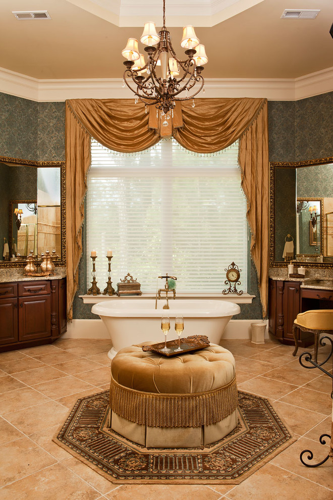Inspiration for a traditional bathroom in Wilmington.